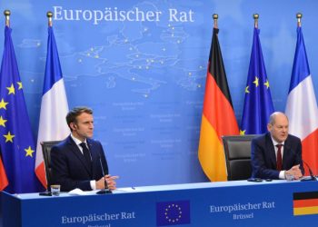 СМИ узнали, что Шольц не захотел ехать с Макроном в Китай