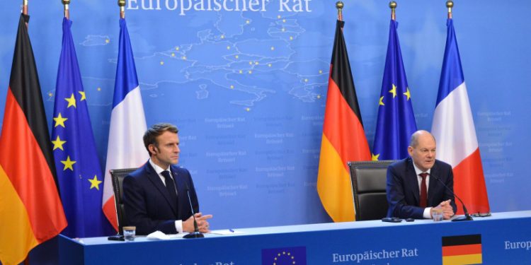 СМИ узнали, что Шольц не захотел ехать с Макроном в Китай