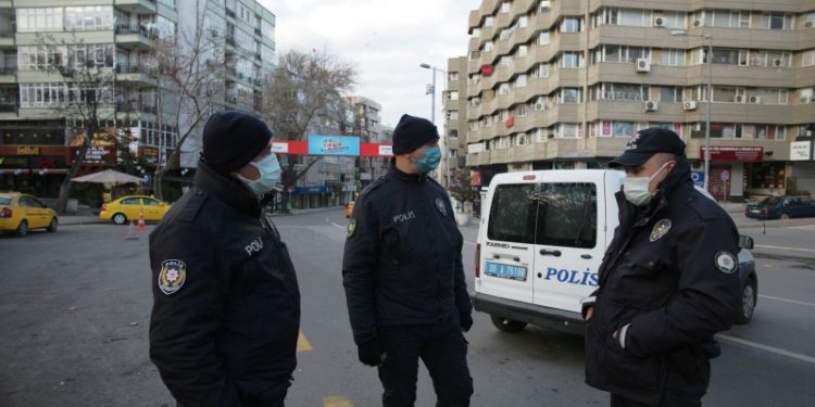 СМИ: в Стамбуле при взрыве газа в районе Фатих пострадали десять человек