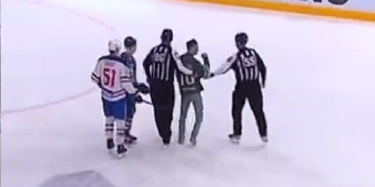 Стало известно имя болельщика, выбежавшего на матче «Ак Барс» – СКА