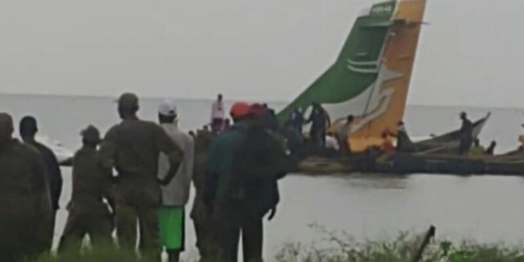 Танзанская авиакомпания не раскрыла данные о россиянах в упавшем самолете