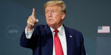 Трамп подал в суд на комитет палаты представителей