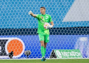 Тренер вратарей «Зенита» опроверг завершение карьеры Кержакова