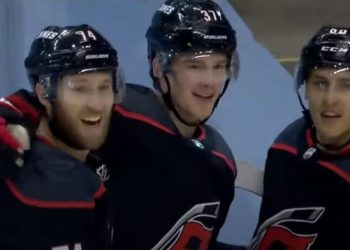 Три гола Свечникова помогли «Каролине» крупно обыграть «Эдмонт»