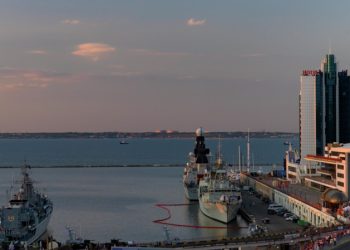 Украинские СМИ сообщают о крупном пожаре в Черноморске Одесской области