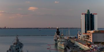 Украинские СМИ сообщают о крупном пожаре в Черноморске Одесской области