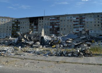 Украинские военные обстреляли Лисичанск