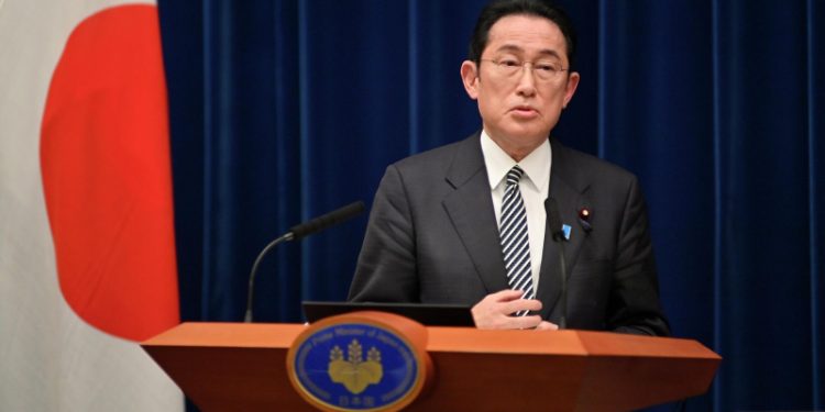 Уровень недоверия к властям Японии превысил 50 процентов