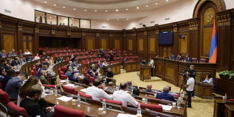 В Ереване позитивно отнеслись к предложению переговоров с Баку и Москвой