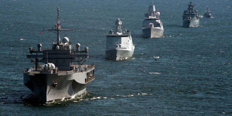В Эстонию с плановым визитом прибыли корабли НАТО