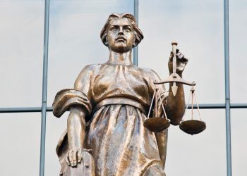 Верховный суд объяснил, когда с работодателя можно требовать компенсацию морального вреда