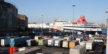 Власти Греции отменили продажу порта, через который Киев получает оружие