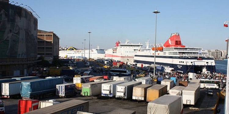 Власти Греции отменили продажу порта, через который Киев получает оружие