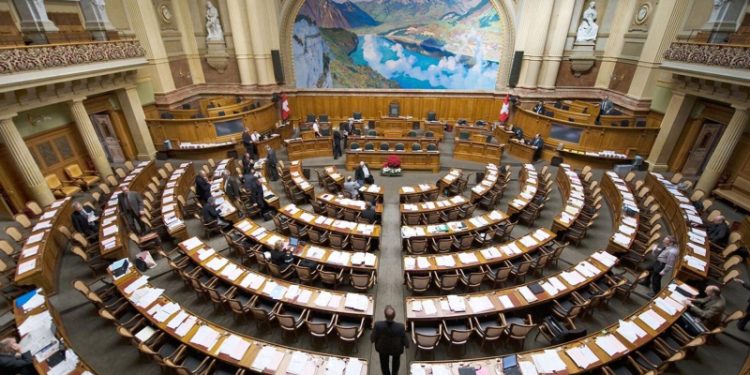 Вопрос поставок оружия Украине расколол политические партии Швейцарии