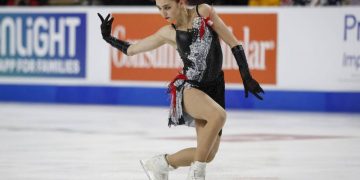 Выбежавший на поле фанат после выступления Трусовой прокомментировал свой поступок