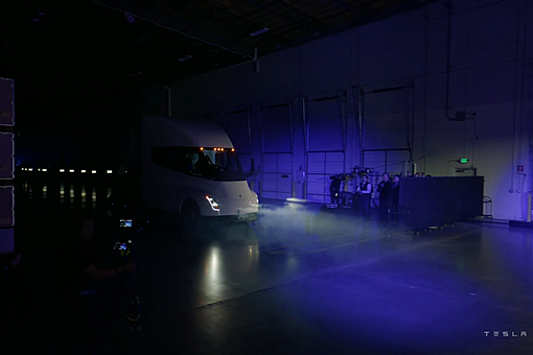Илон Маск представил новый грузовик Tesla