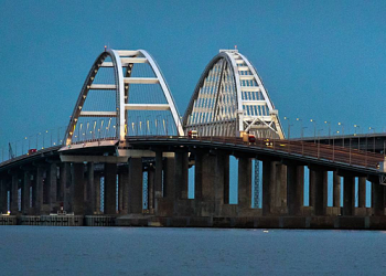 Названы сроки запуска движения большегрузов по Крымскому мосту