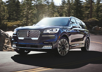 В России начали продавать новые кроссоверы Lincoln Nautilus