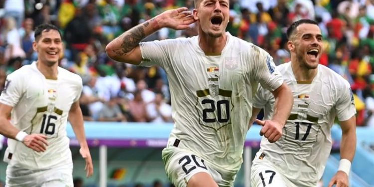 Адебайор: Думаю, что сборная Сербии обыграет Швейцарию