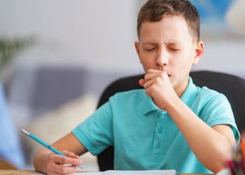 Более 70 тысяч школьников заболели ОРВИ и гриппом в Петербурге