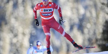 Большунов одержал победу в классической разделке на 15 км на этапе Кубка России