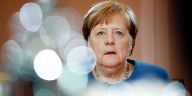 Бывший вице-канцлер Австрии осудил слова Меркель о Минских соглашениях