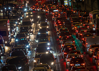 На границе под Псковом образовалась очередь из 130 автомобилей