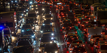 На границе под Псковом образовалась очередь из 130 автомобилей