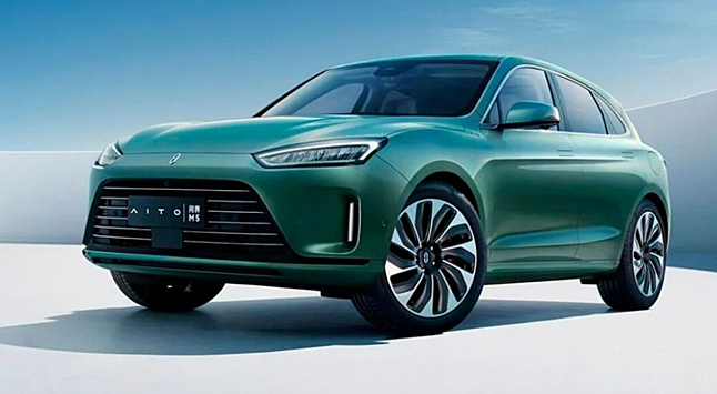 В России стартовали продажи гибридного кроссовера Aito M5