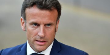 Эксперт: Макрон не сможет продвинуть идею гарантий безопасности для России