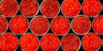 Эксперт объяснила, как выбрать и хранить икру к Новому году