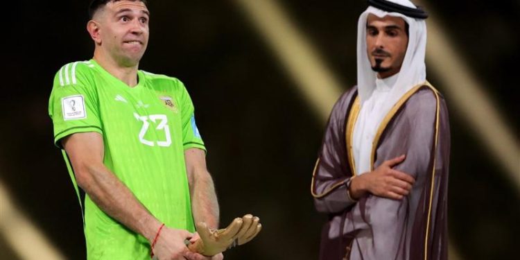 Эмери хочет продать Мартинеса из «Астон Виллы»