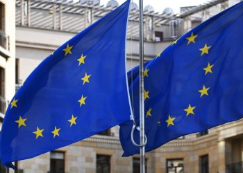 ЕС опубликовал решение по лимиту цен на российскую нефть в 60 долларов