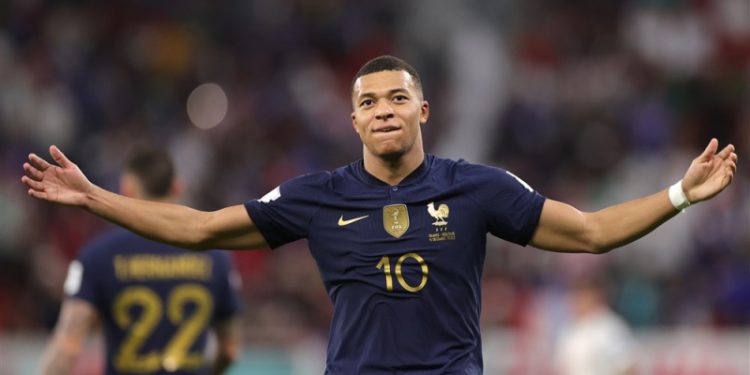 ФИФА не стала штрафовать французскую федерацию за отказ Мбаппе от интервью на ЧМ-2022