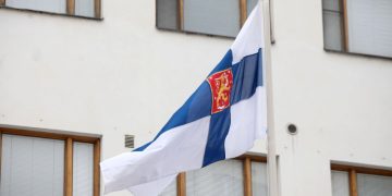 Финляндия попросила Россию гарантировать безопасность посольства в Москве