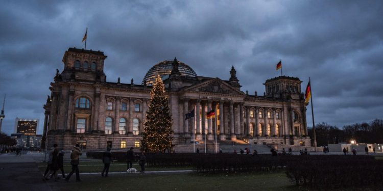 ФРГ не должна вмешиваться в дела других стран, заявил глава партии АдГ