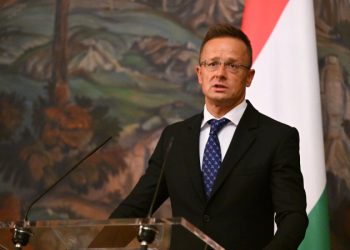 Глава МИД Венгрии призвал готовиться к «нападению» со стороны ЕС