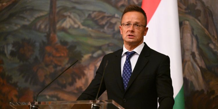 Глава МИД Венгрии призвал готовиться к «нападению» со стороны ЕС