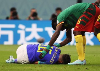 Из-за частичного разрыва связок колена защитник сборной Бразилии больше не сыграет на ЧМ-2022