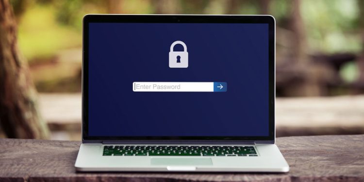 Юрист объяснил, кого могут уволить за слишком простой пароль