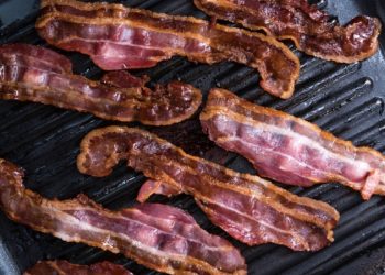 Как сделать бекон хрустящим: простой способ повара Елизаветы II
