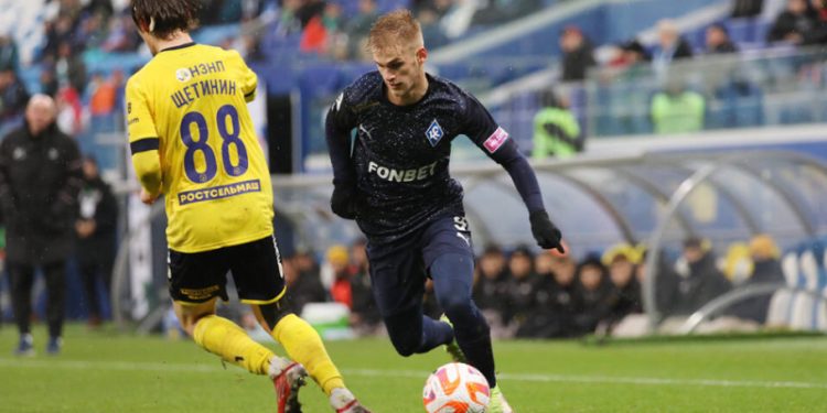 «Локомотиву» больше нужны защитники, а берут атакующих футболистов» – Сенников о переходе Глушенкова и Пиняева