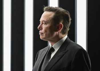 Маск рассказал о блокировке пользователя Twitter из-за поста о Зеленском