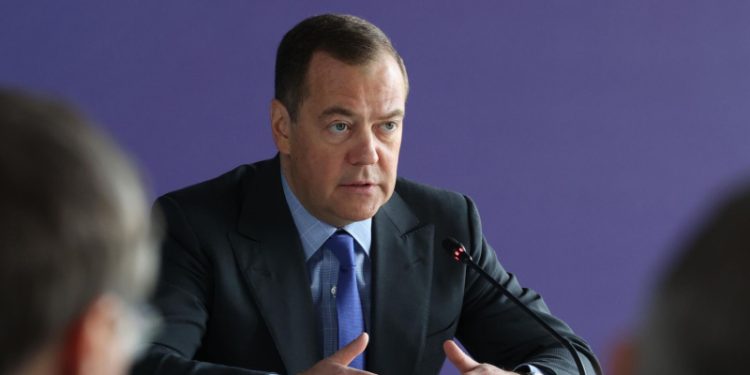 Медведев отметил рост геополитической напряженности в мире