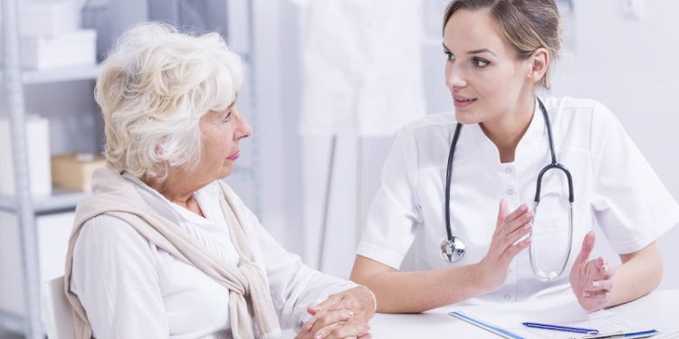 Минздрав призвал врачей избегать безразличия и фраз-провокаторов