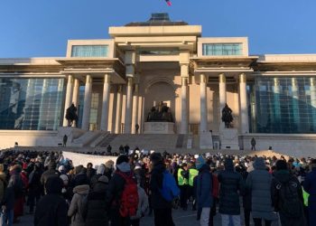 Монгольские женщины разделись на морозе в знак протеста против хищений угля