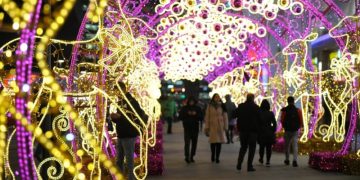 Москвичам пообещали довольно теплую новогоднюю ночь