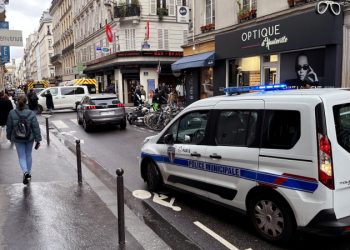 На манифестацию в Париже вышли сотни курдов