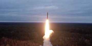 «Нацельте ее на Джонсона»: британцы отреагировали на видео с МБР «Ярс»