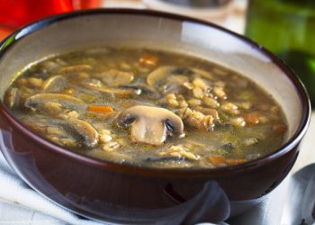 Насыщенный и ароматный: 4 секрета вкусного грибного супа